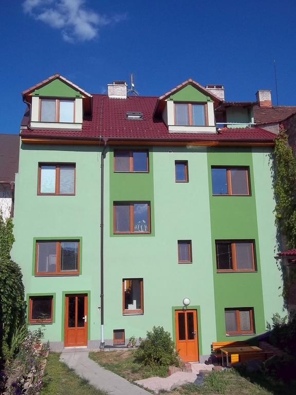 Penzion Apartmany Zlín Exteriör bild